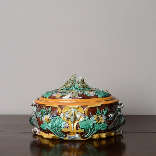 A Wedgwood Majolica Pie Dish