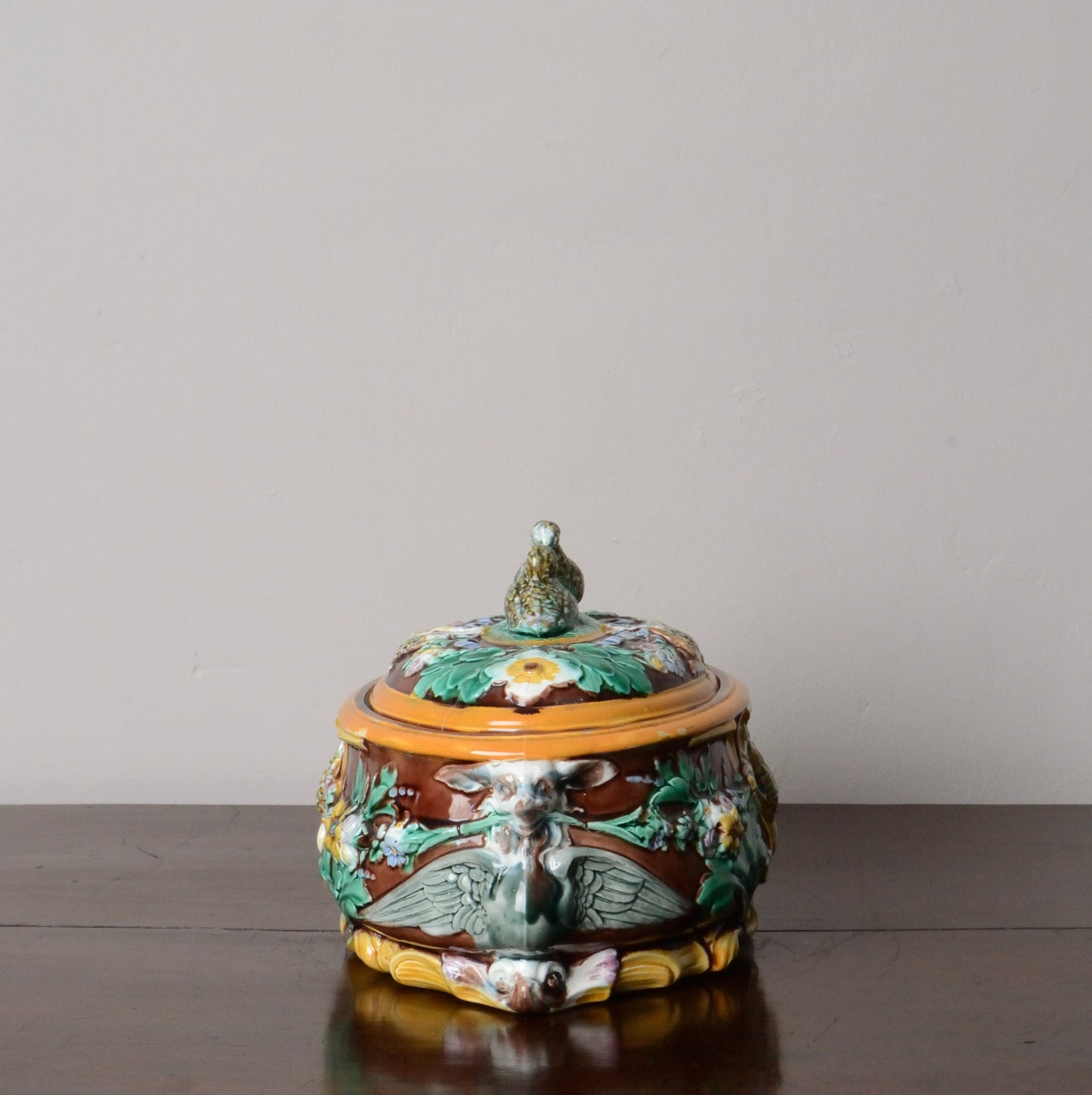 A Wedgwood Majolica Pie Dish