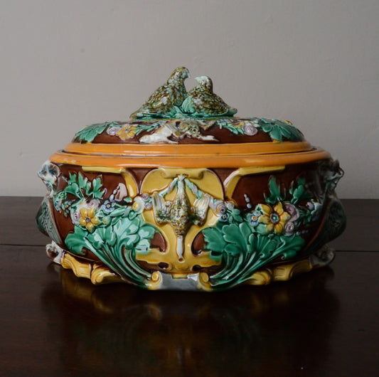 A Wedgwood Majolica Pie Dish